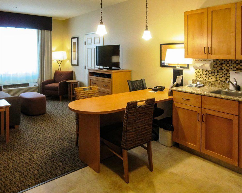 Mainstay Suites Watford City - Event Center Exterior foto